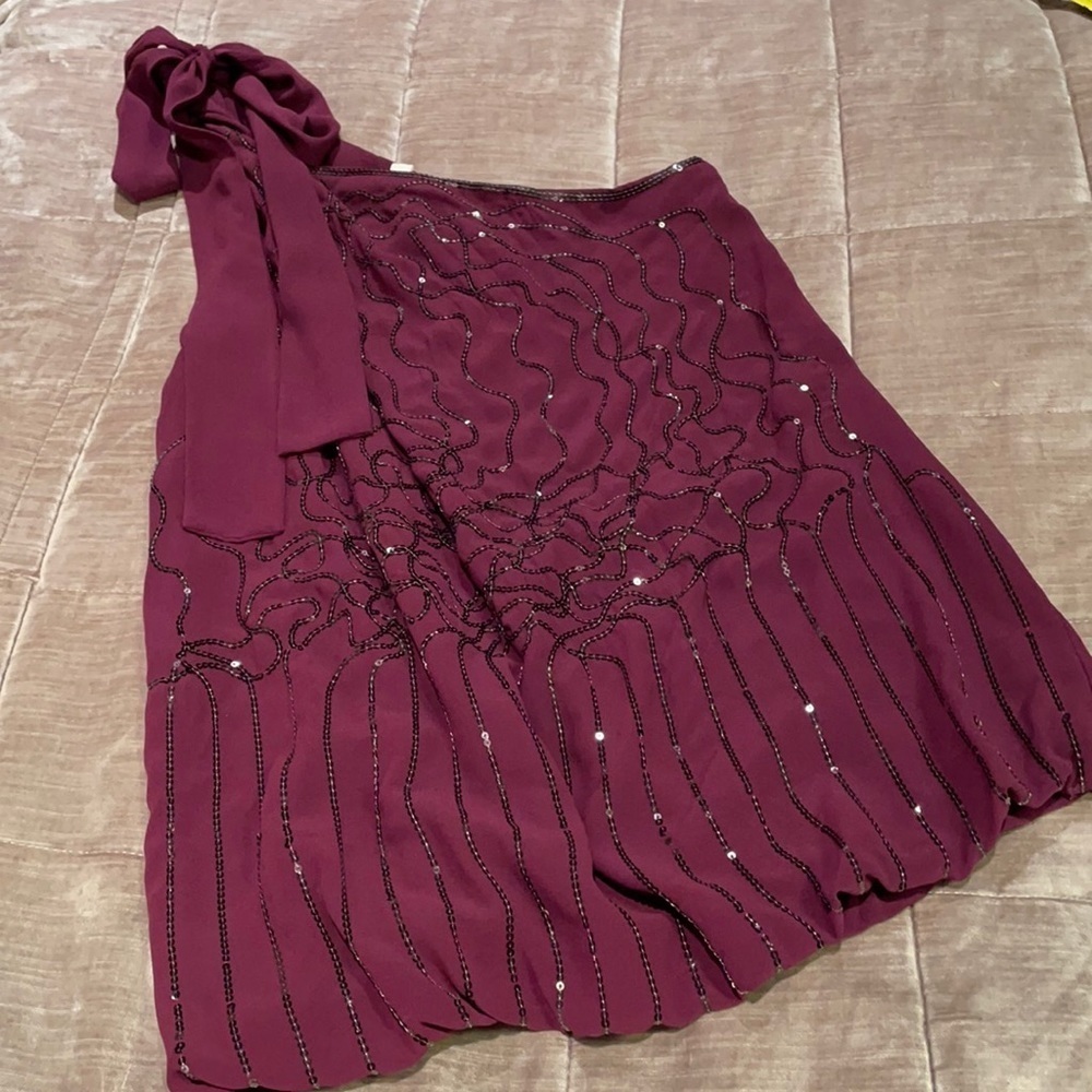 Robbi & NIKKI Sequin One Shoulder Top